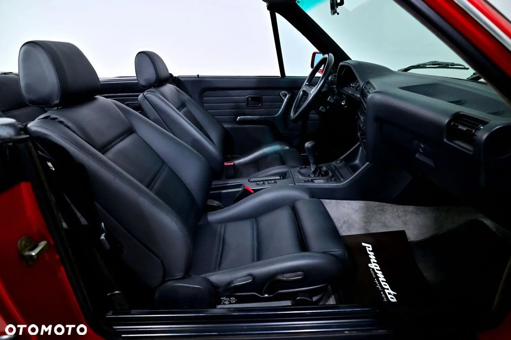 BMW Seria 3 325i - 25