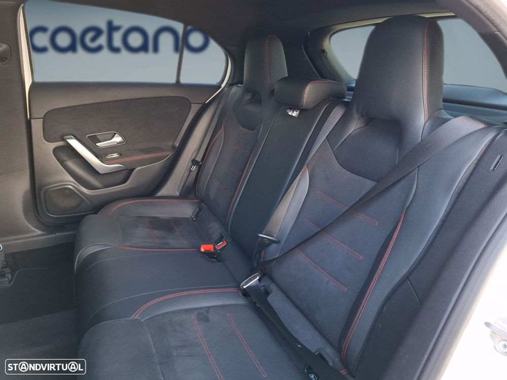 Mercedes-Benz A 250 e AMG Line - 13