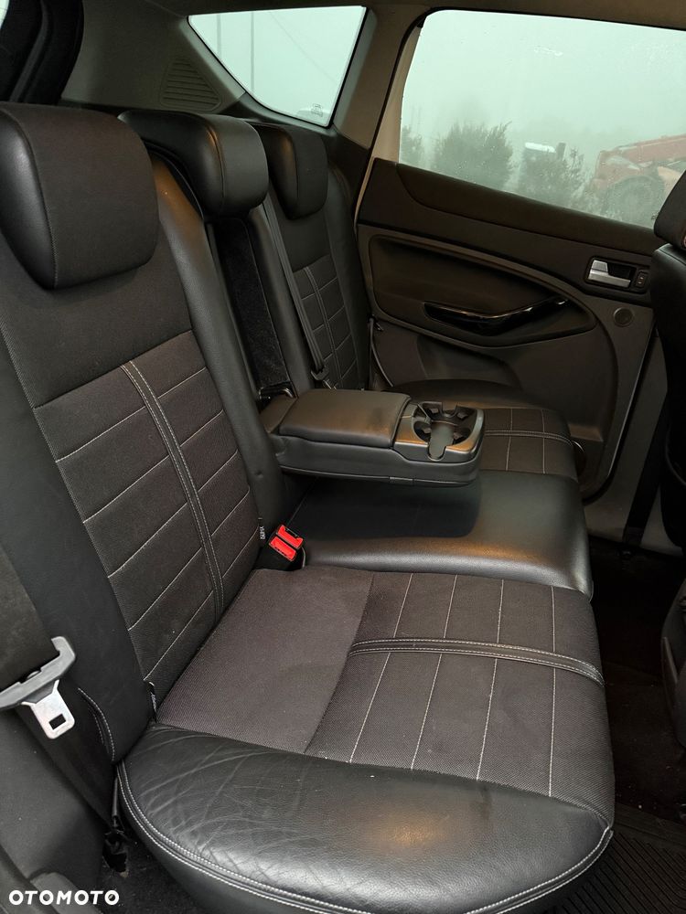 Ford Kuga 2.0 TDCi 2x4 Titanium - 10