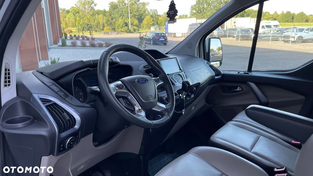 Ford Tourneo Custom - 21