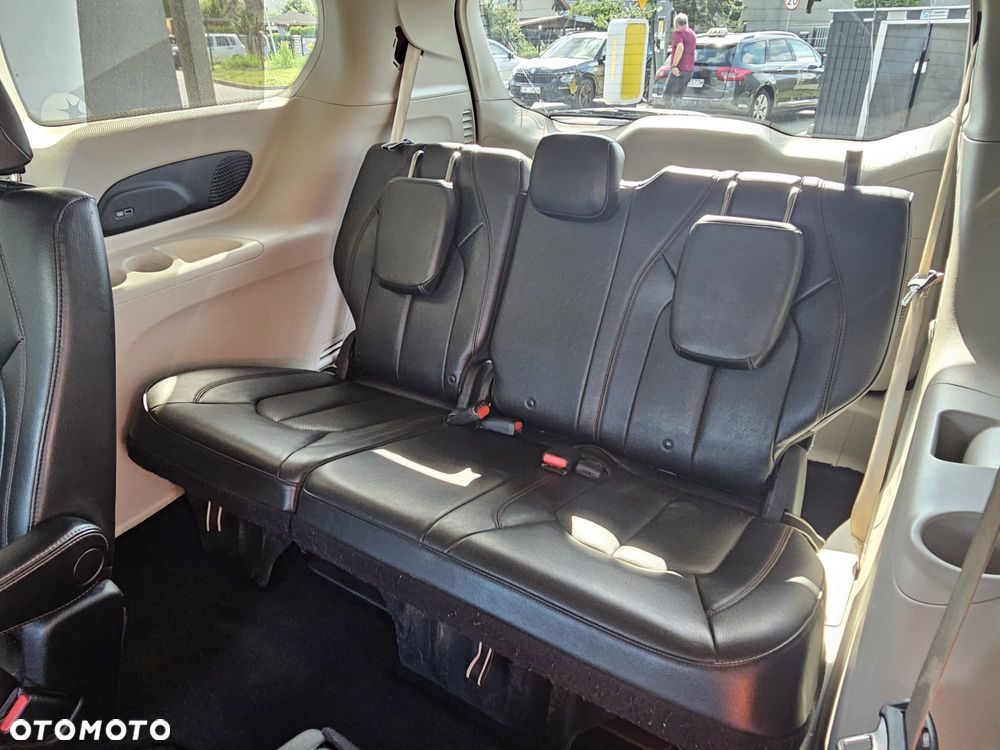 Chrysler Pacifica - 22