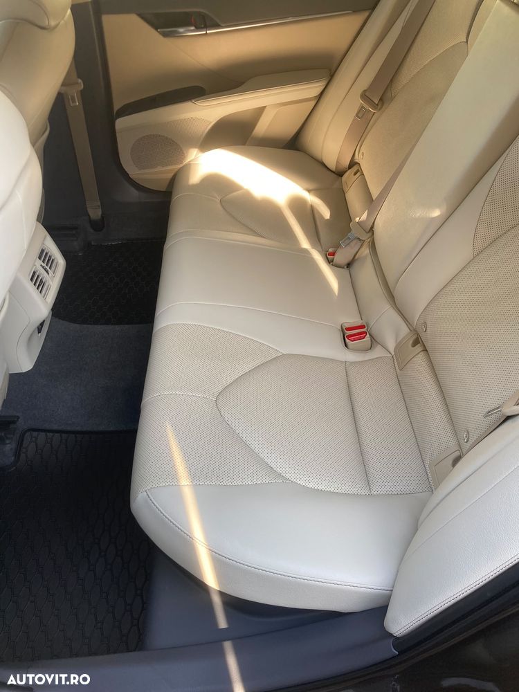 Toyota Camry Luxury - 20
