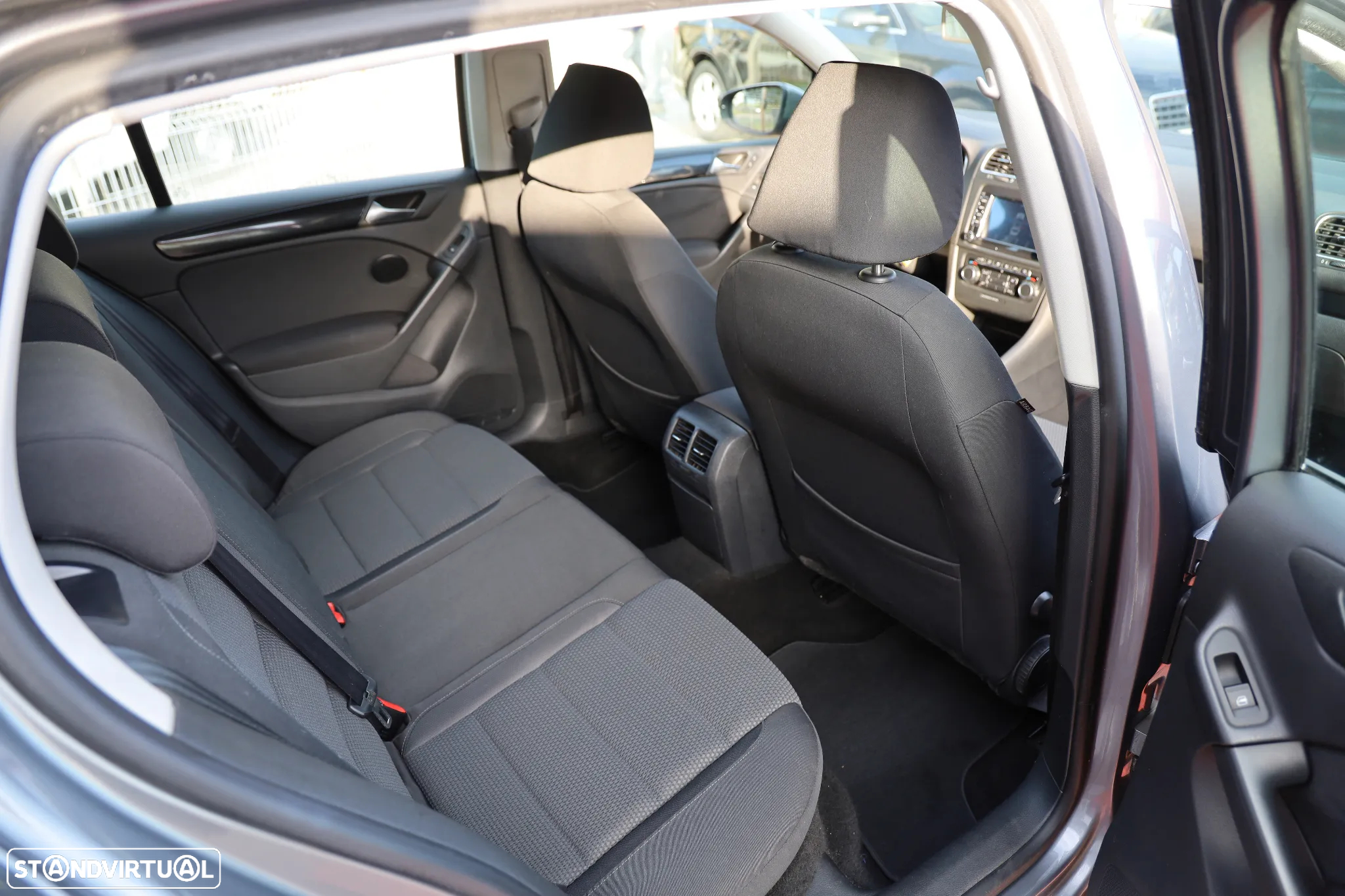 VW Golf 2.0 TDi Confortline - 6