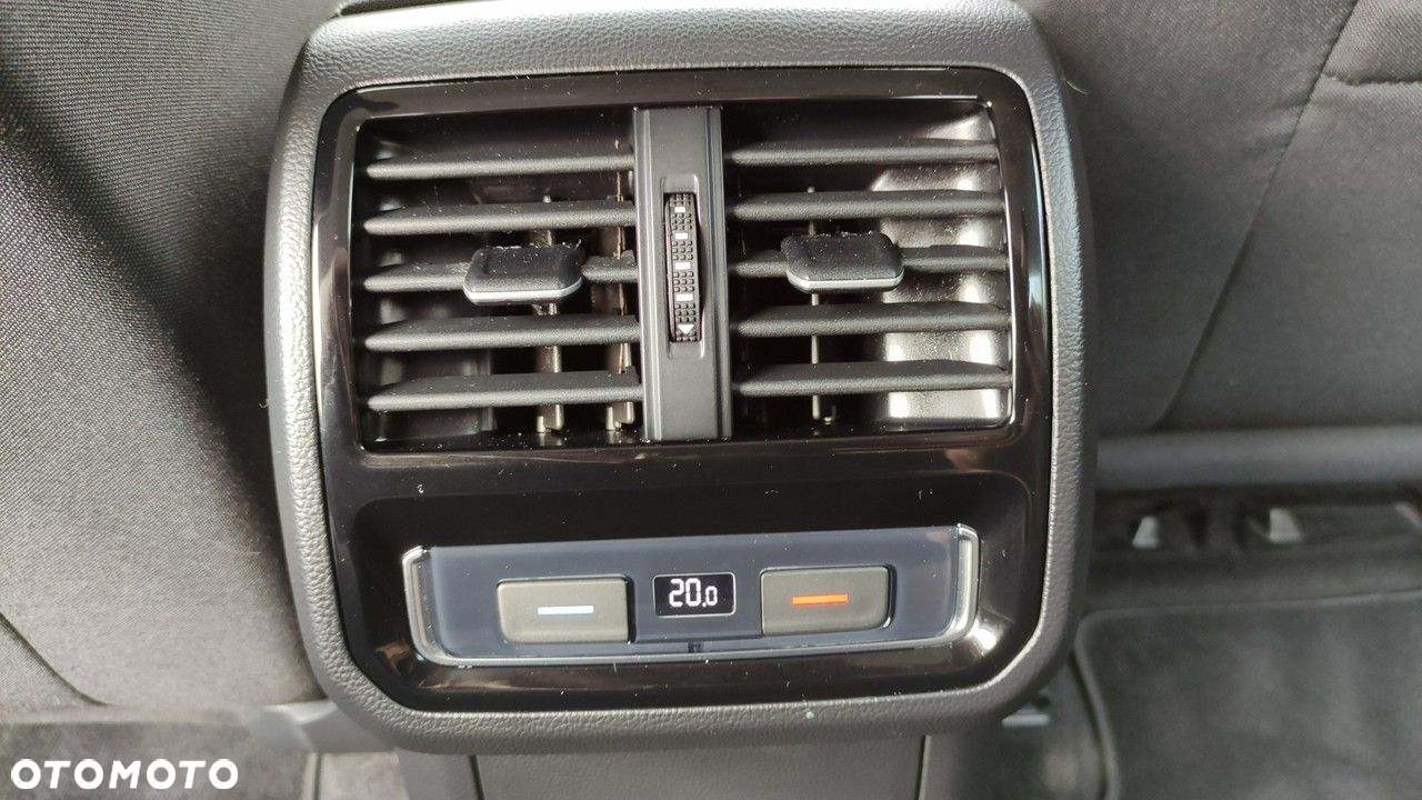 Volkswagen Passat - 25