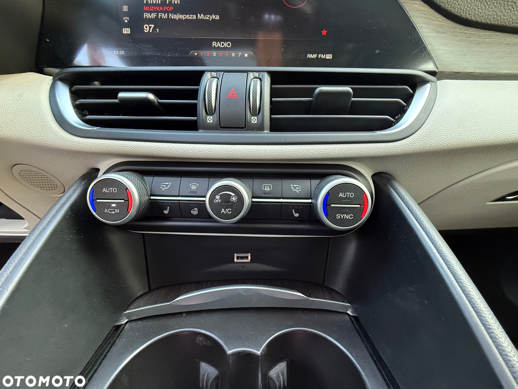 Alfa Romeo Giulia 2.0 Turbo 16V AT8-Q4 Ti - 15