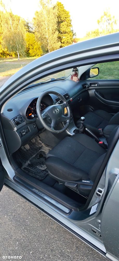 Toyota Avensis 2.0 D-4D - 6