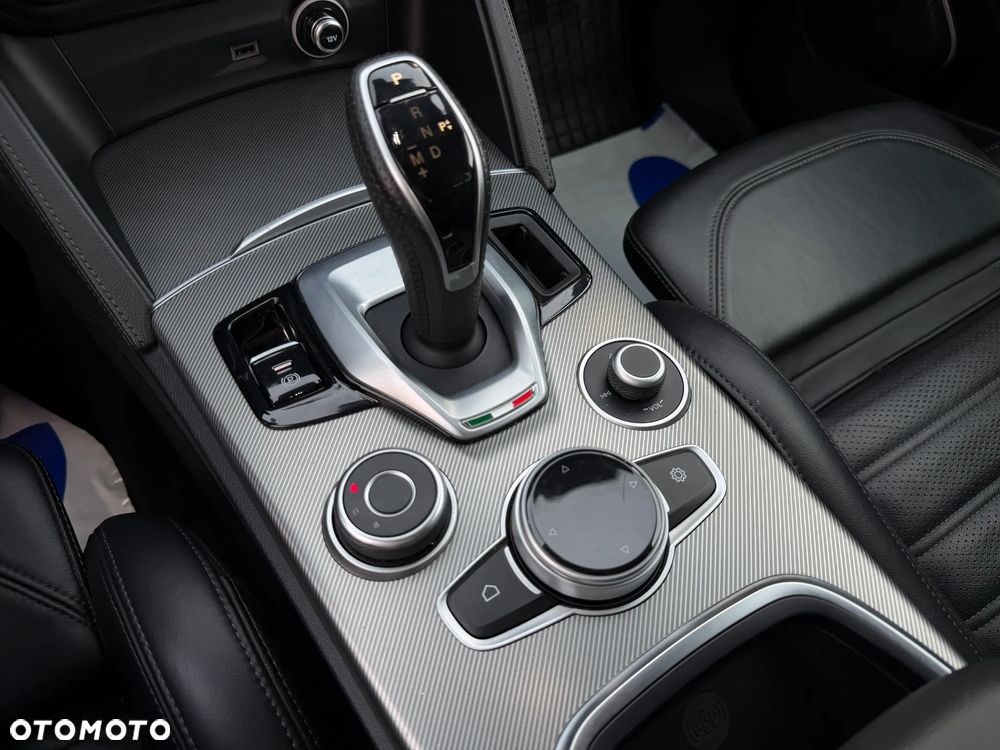 Alfa Romeo Stelvio 2.0 Turbo Veloce Q4 - 23