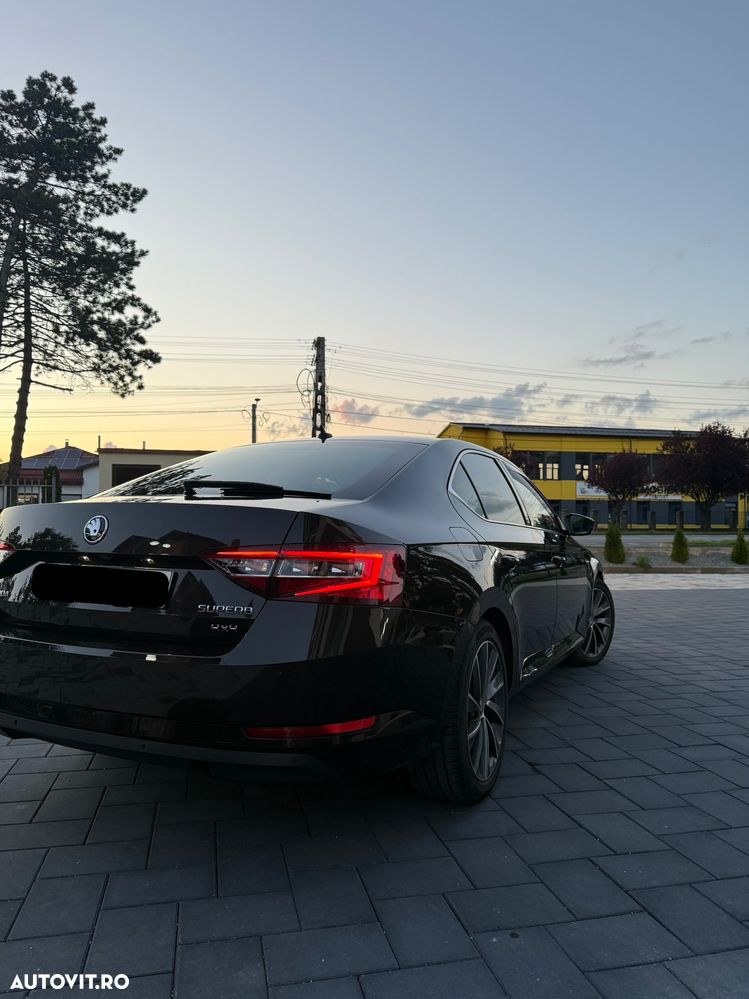 Skoda Superb 2.0 TDI 4X4 DSG L&K - 8