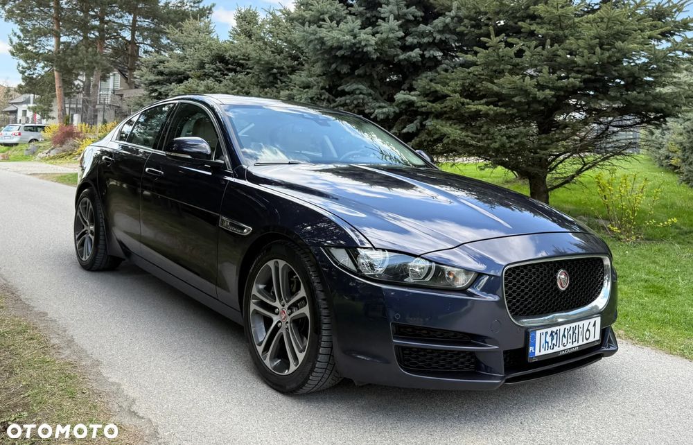 Jaguar XE 20d Prestige - 4