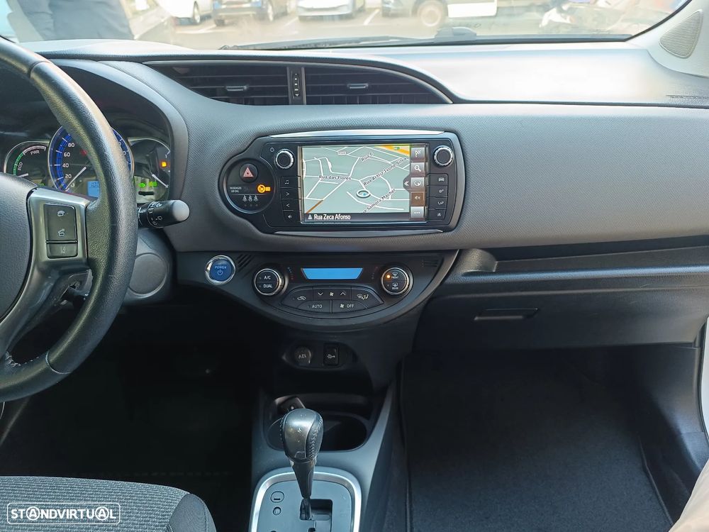 Toyota Yaris 1.5 HSD Comfort+Navi - 22