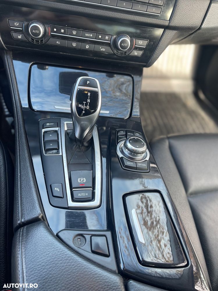 BMW Seria 5 520i Aut. Luxury Line - 12