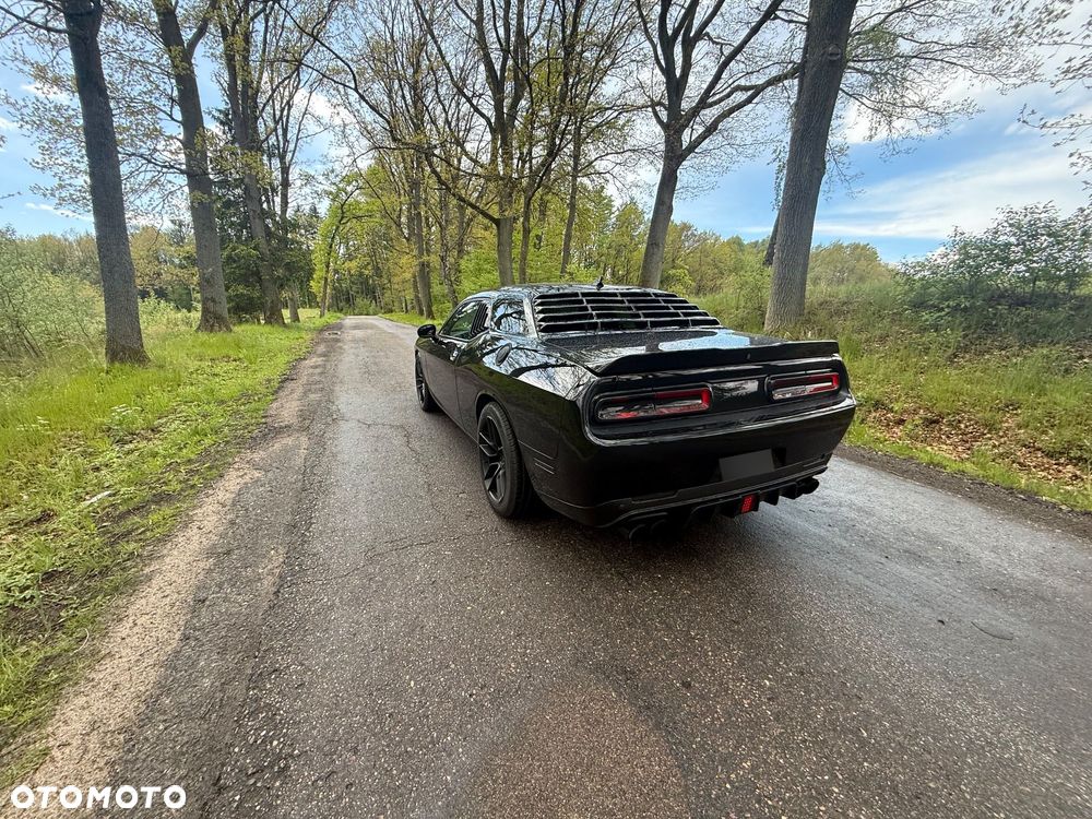 Dodge Challenger - 16