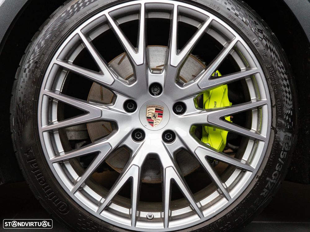 Porsche Panamera 4S E-Hybrid - 42