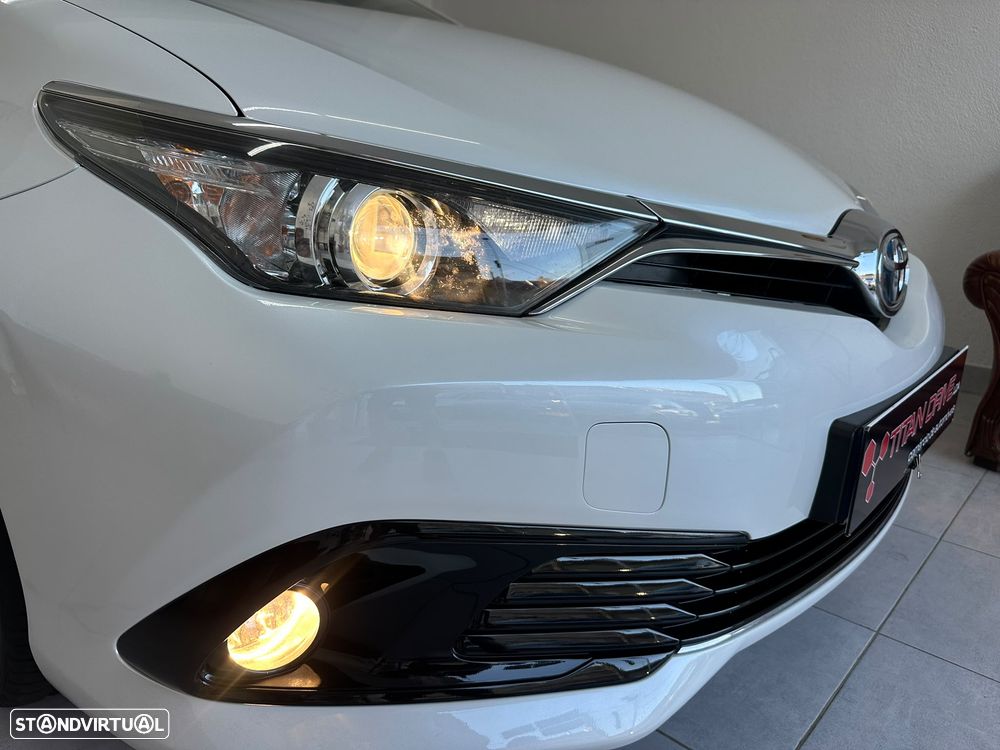 Toyota Auris 1.8 HSD Comfort +P.Sport+Navi - 14