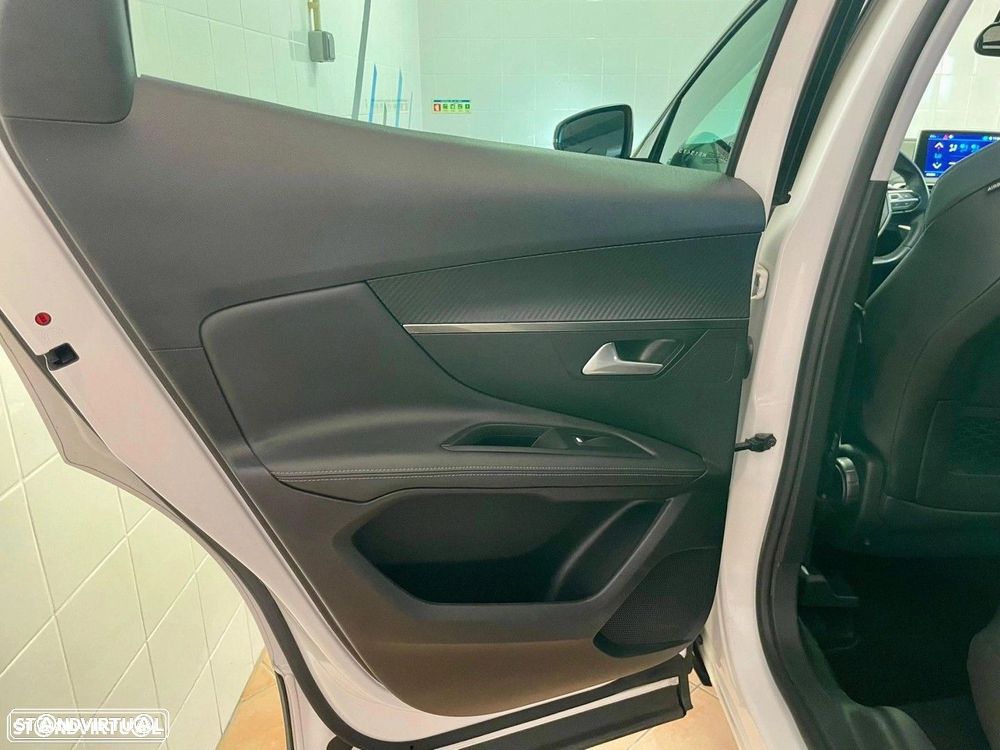 Peugeot 3008 1.2 PureTech Allure EAT6 - 26
