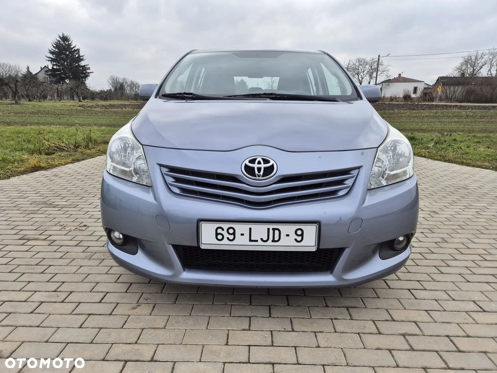 Toyota Verso 1.8 Prestige EU5 - 10