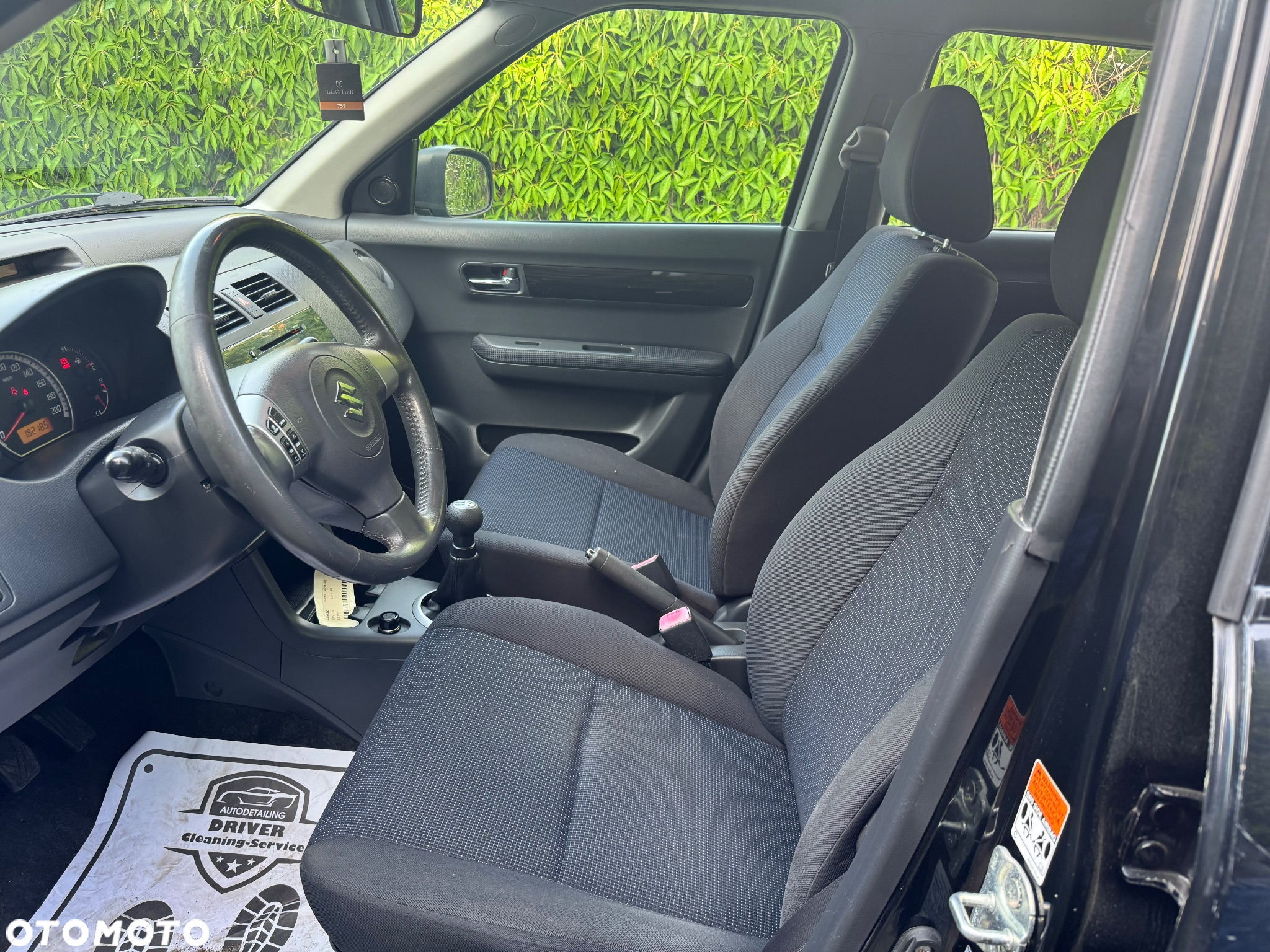 Suzuki Swift 1.3 Black and White - 11
