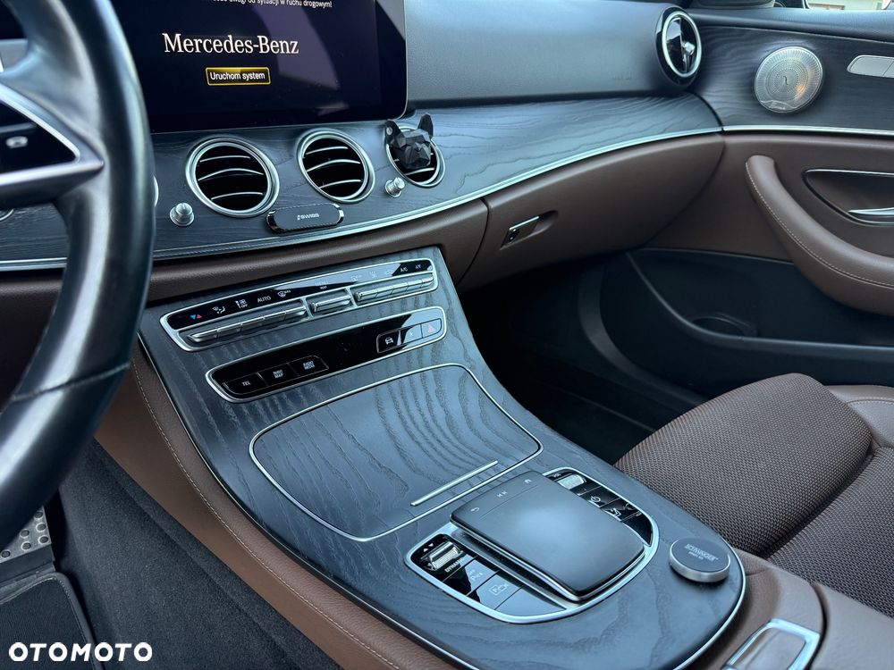 Mercedes-Benz Klasa E 300 de AMG - 32
