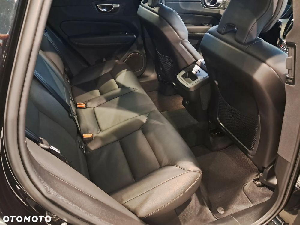 Volvo XC 60 B5 B AWD Plus Dark - 19