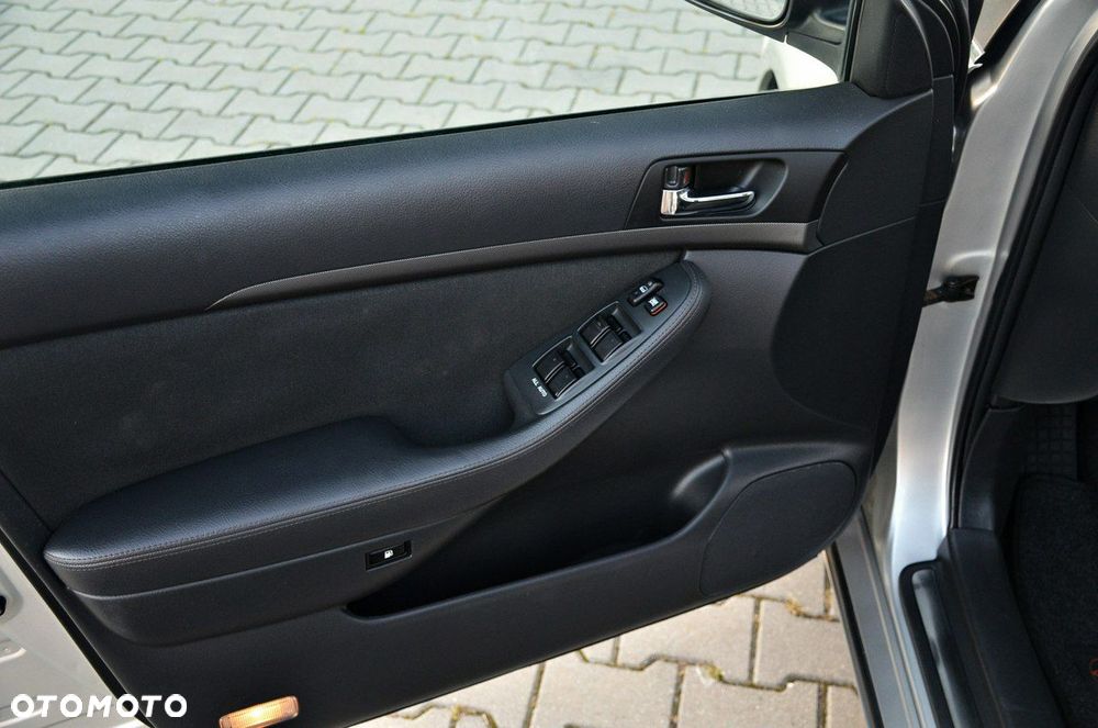 Toyota Avensis - 20