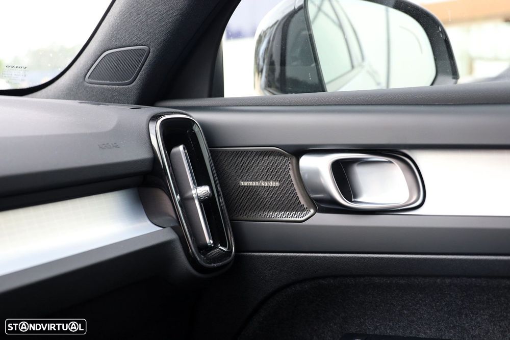 Volvo XC 40 2.0 B3 Plus Dark - 26