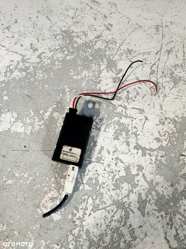 Wzmacniacz antenowy PEUGEOT RCZ YM40500280A