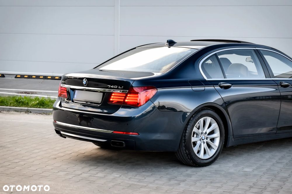 BMW Seria 7 740i L - 15