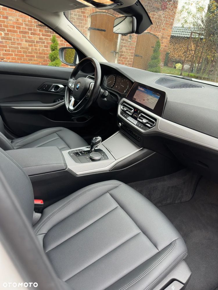 BMW Seria 3 318i Advantage - 16