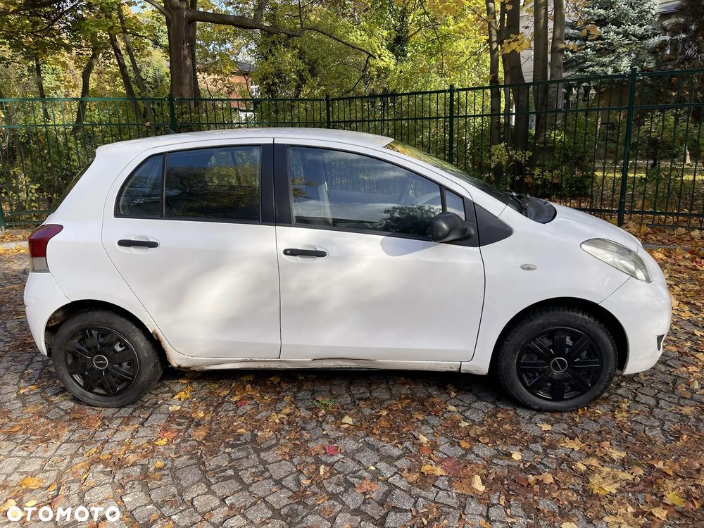 Toyota Yaris 2009 photo 2