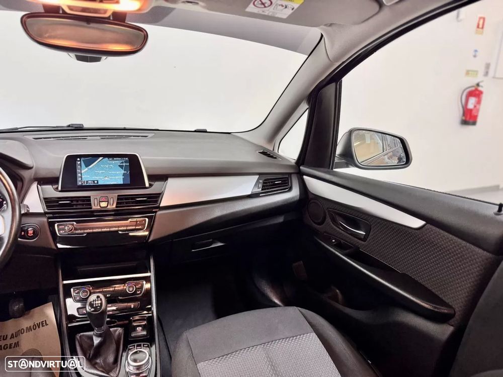 BMW 218 Gran Tourer d Sport Line - 25