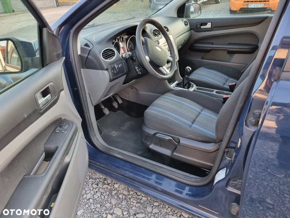 Ford Focus 1.6 16V Style - 9