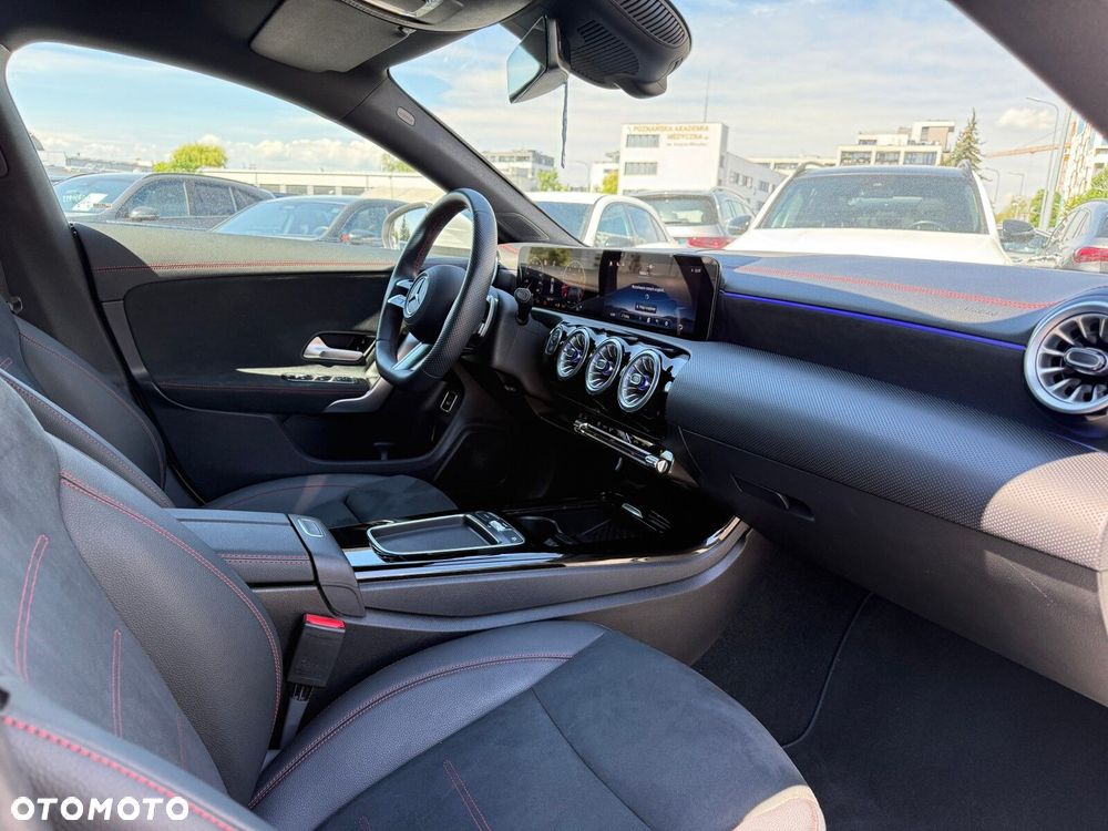 Mercedes-Benz CLA 180 AMG Line 7G-DCT - 23