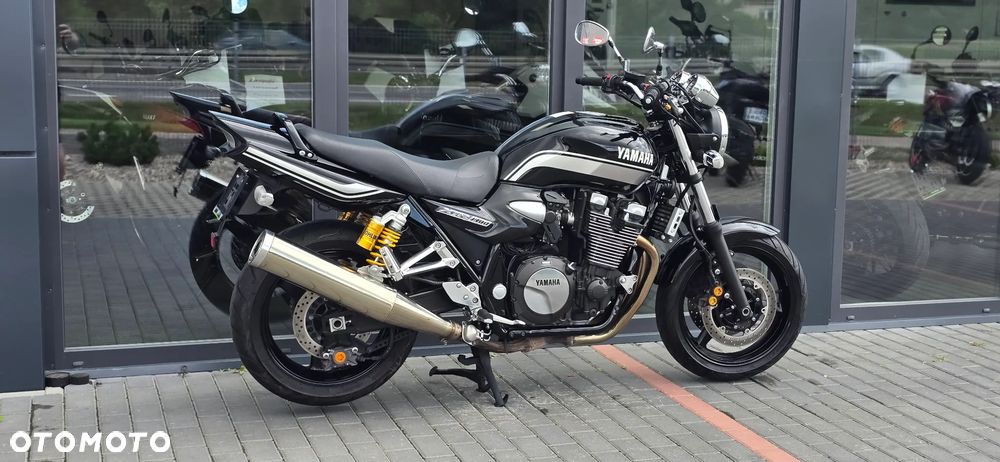 Yamaha XJR - 4