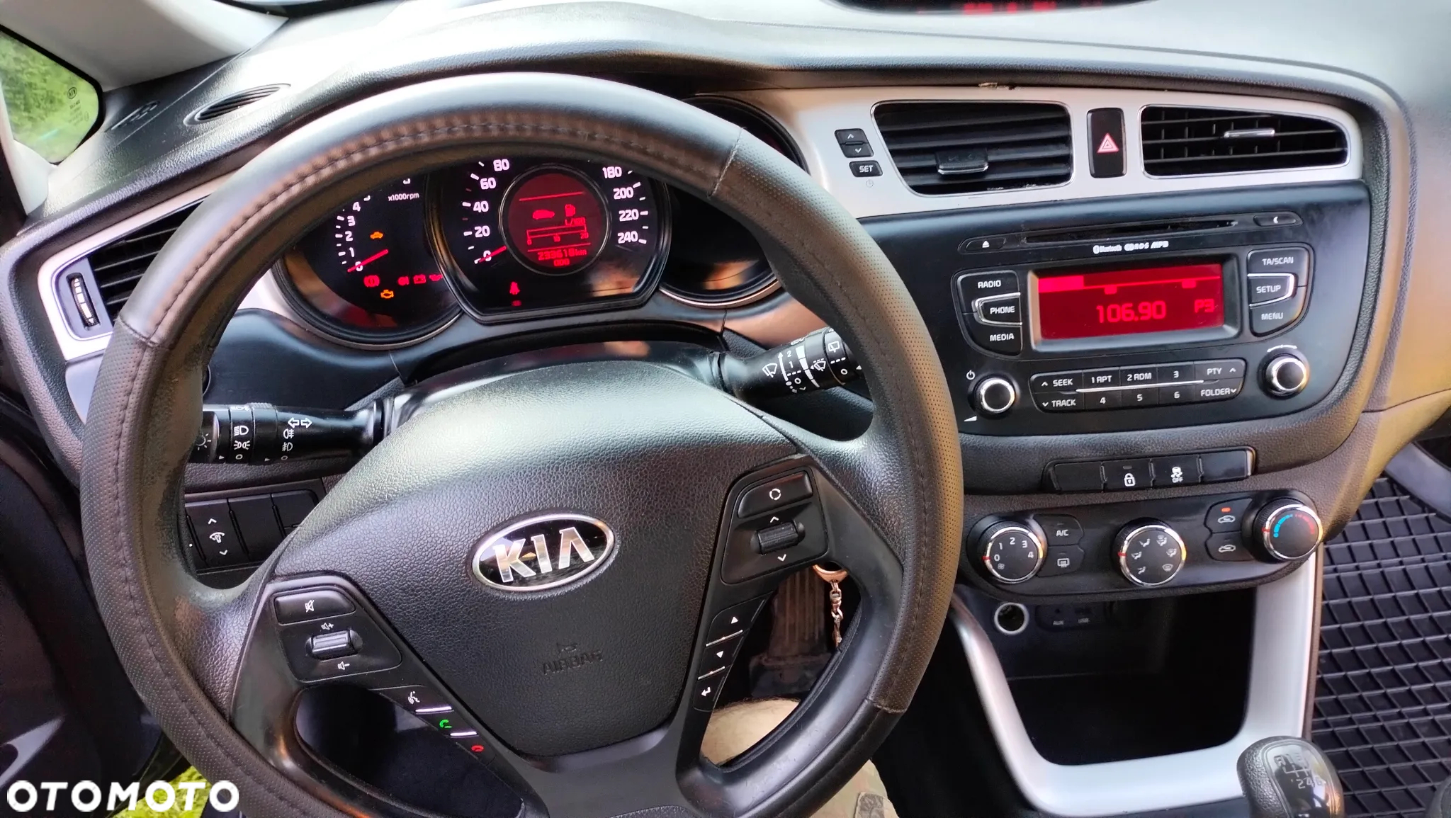 Kia Ceed - 9