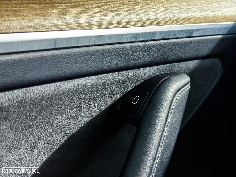 Tesla Model Y Long Range Dual Motor AWD - 43