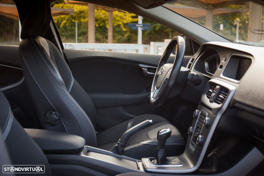 Volvo V40 2.0 D3 Momentum - 20