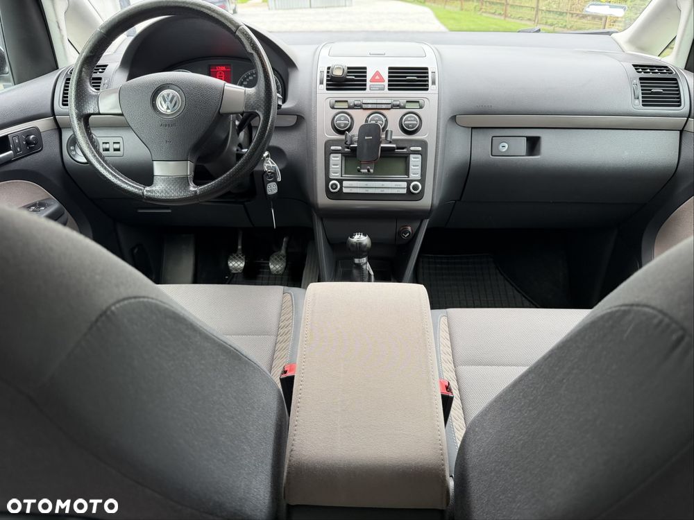 Volkswagen Touran - 5