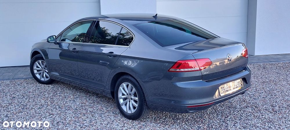 Volkswagen Passat 1.6 TDI BMT Comfortline - 10