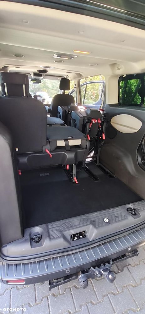 Ford Tourneo Custom - 30