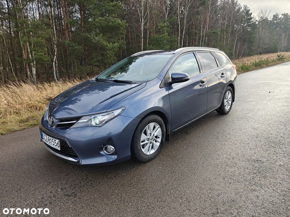 Toyota Auris 1.4 D-4D Premium Comfort - 4