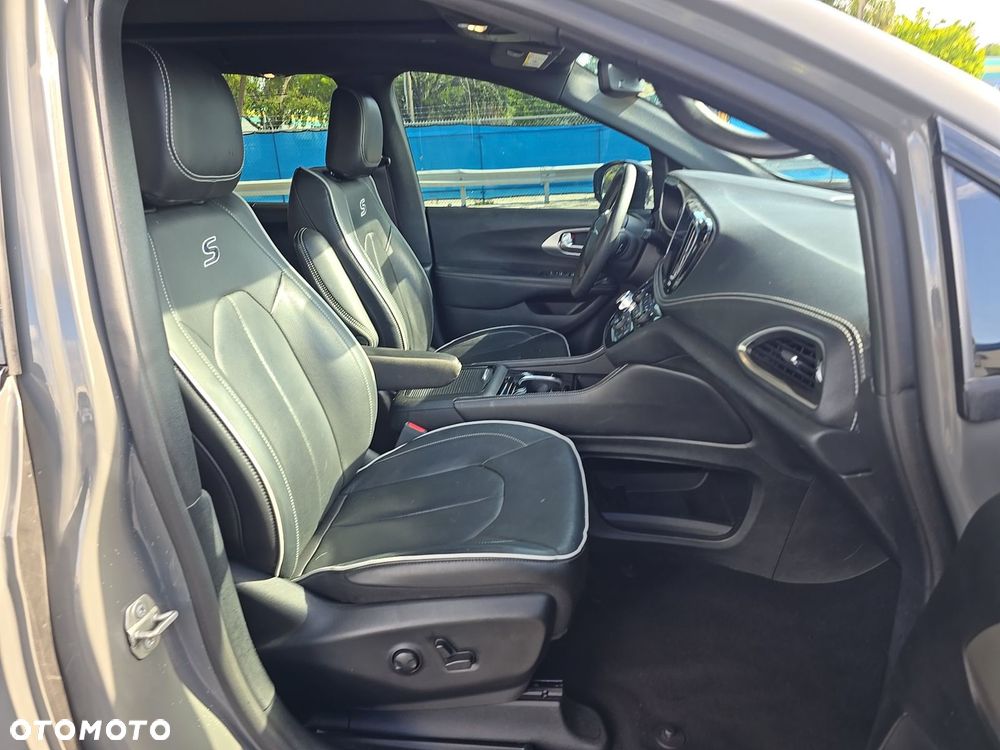 Chrysler Pacifica - 9