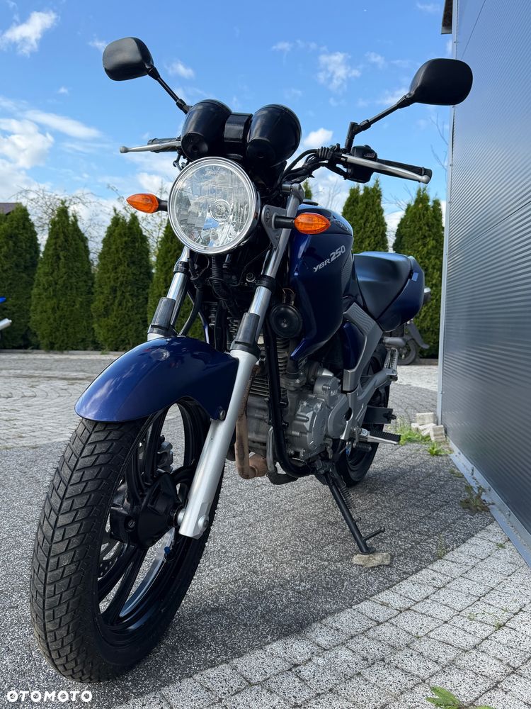 Yamaha YBR - 8