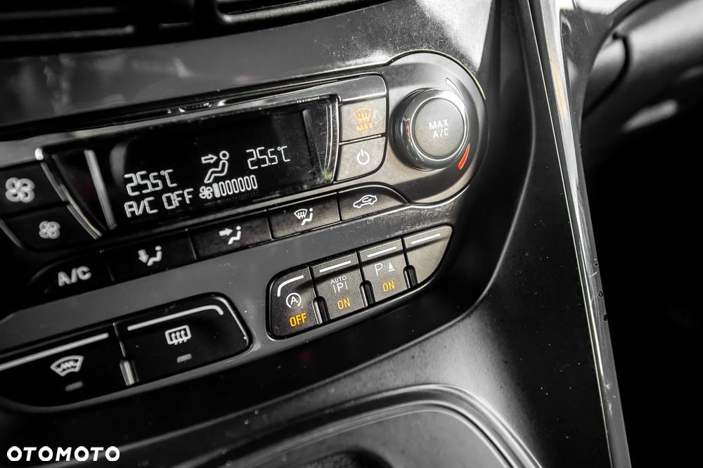 Ford Kuga 1.6 EcoBoost 4x4 Titanium - 32