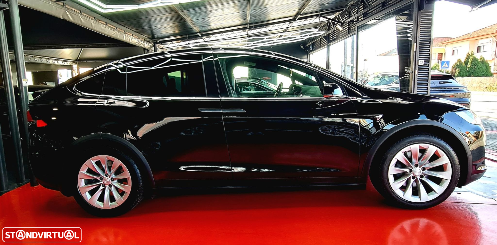 Tesla Model X - 7