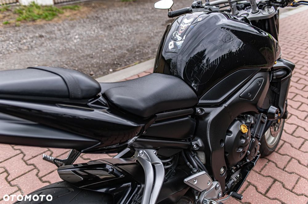 Yamaha FZ - 27