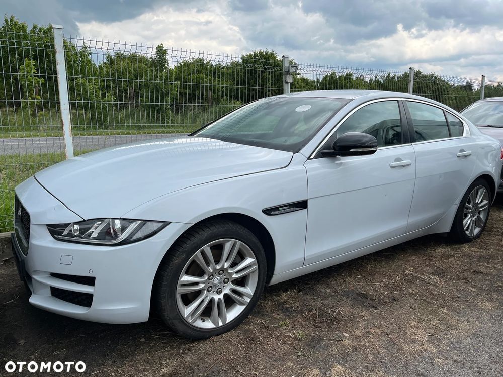 Jaguar XE 2.0 T R-Sport - 1
