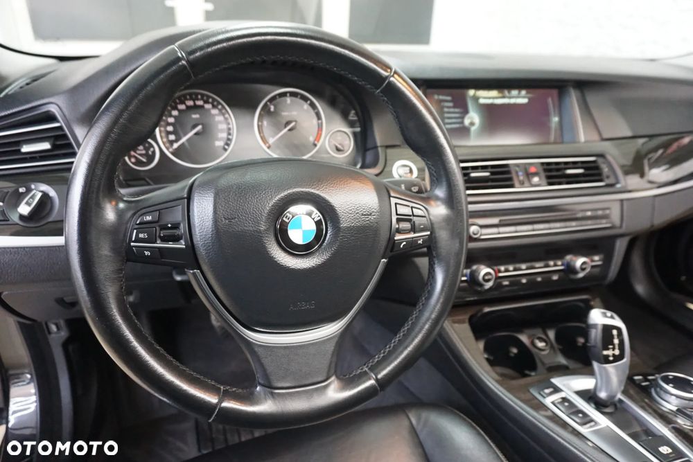 BMW Seria 5 525d Luxury Line - 24