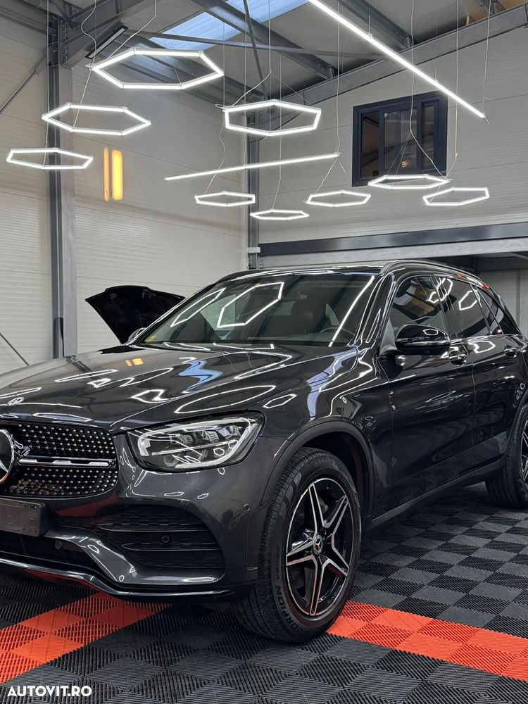 Mercedes-Benz GLC 220 d 4Matic 9G-TRONIC AMG Line - 2
