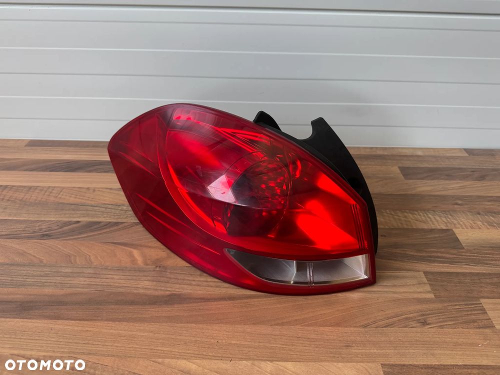 LAMPA TYŁ LEWA RENAULT CLIO III KOMBI 8200586843 - 1