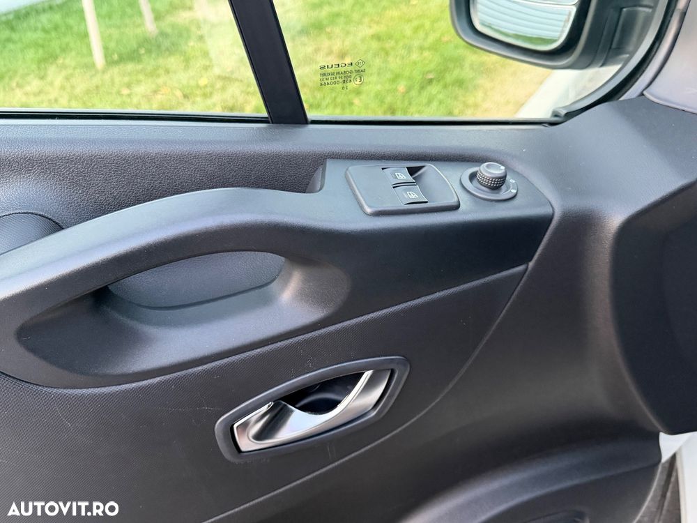 Renault Trafic - 18